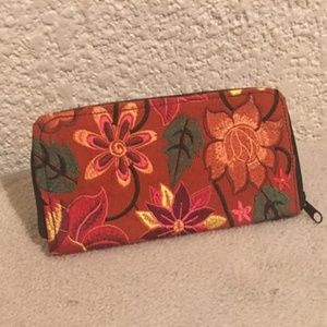 Cartera 100% Mexicana.